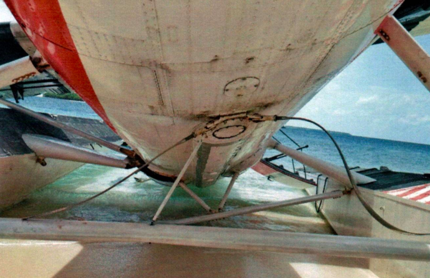 އެކްސިޑެންޓުވި ޓީއެމްއޭގެ ބޯޓުގެ ތަހުގީގުގެ ޕްރިލިމިނަރީ ރިޕޯޓުގައި ހިމަނާފައިވާ ބޯޓަށް ލިބުނު ގެއްލުމުގެ ފޮޓޯއެއް.