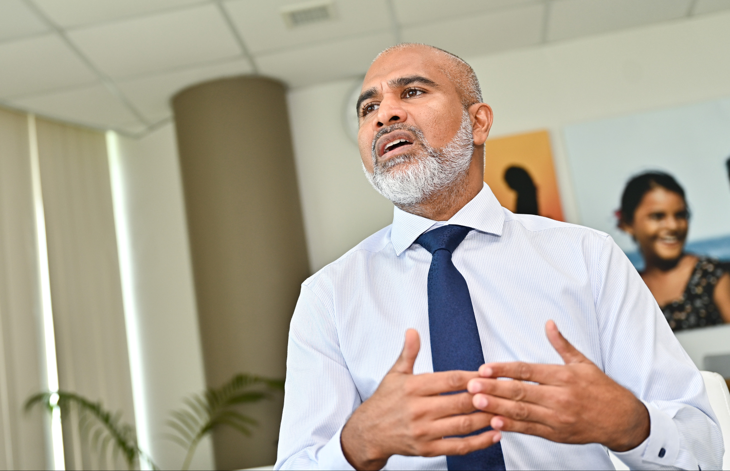 އެޑިޔުކޭޝަން މިނިސްޓަރު ޑރ. އިސްމާއިލް ޝަފީއު މިދިޔަ ހަފްތާގައި "މިހާރު" އަށް އިންޓަވިއު ދެއްވަނީ.-- ފޮޓޯ: ނިޝާން އަލީ | މިހާރު