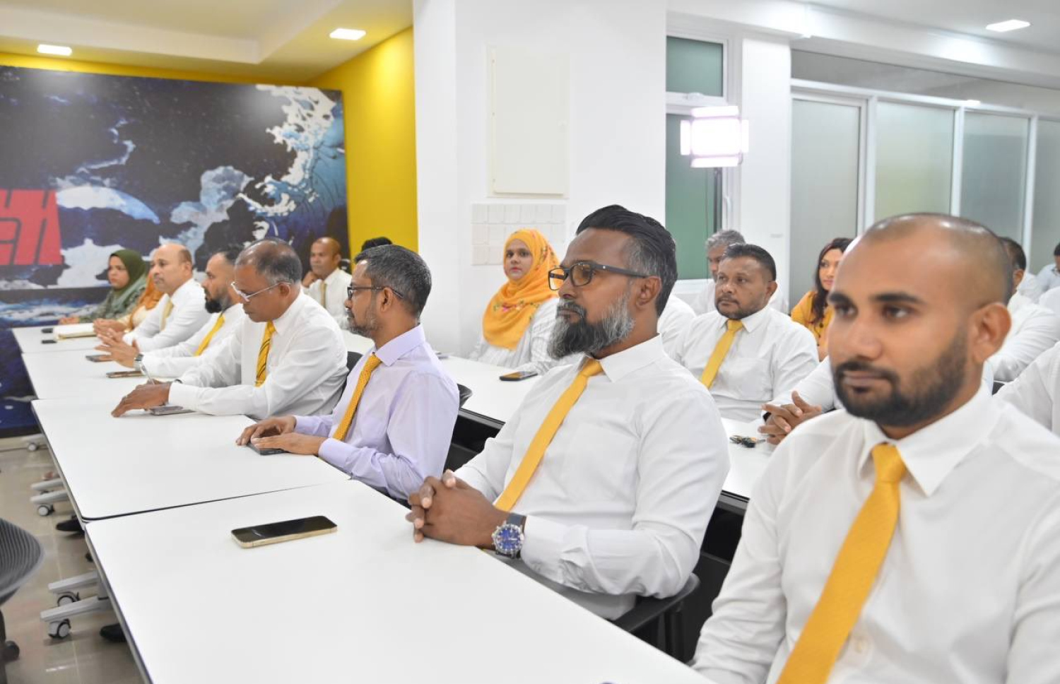 އެމްޑީޕީގެ ރޭގެ ގައުމީ މަޖިލިހުގެ ބައްދަލުވުމަށް ހާޒިރުވި ބައެއް މެމްބަރުން.--- ފޮޓޯ: އެމްޑީޕީ