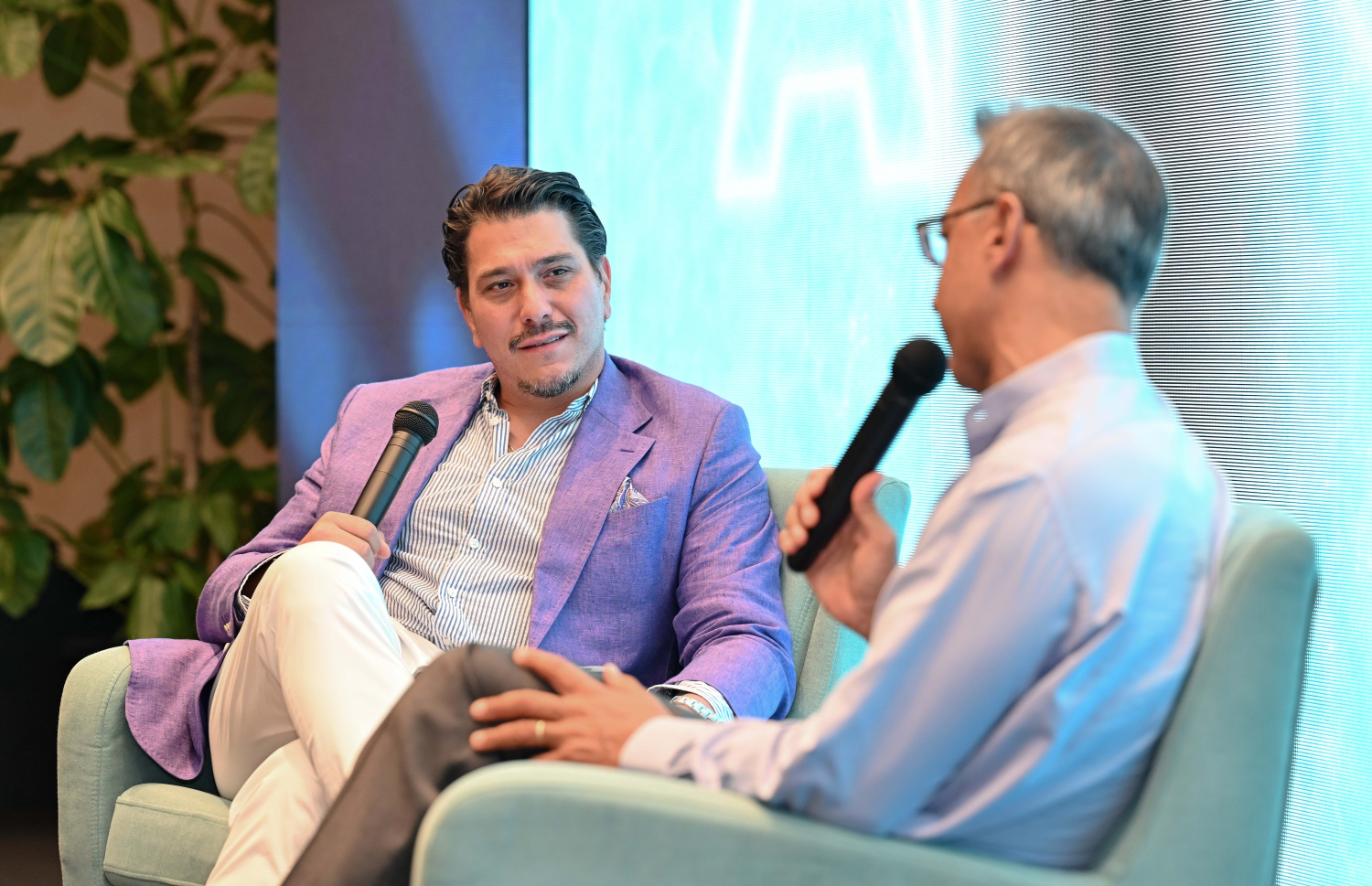 މާލެ- އޮގަސްޓް 7، 2024: އޮސްޓްރޭލިއަން ހޮޓެލް އިންޑަސްޓްރީ ކޮންފަރެންސް އެންޑް އެގްޒިބިޝަން (އަހައިސް) އިން އިންތިޒާމްކޮށްގެން ބޭއްވި "އަހައިސް މޯލްޑިވްސް ހޮޓެލް އިންވެސްޓްމެންޓް ސަމިޓު" ގައި ޕެނަލް ޑިސްކަޝަނެއް ކުރިއަށް ގެންދަނީ.-- ފޮޓޯ: ނިޝާން އަލީ | މިހާރު