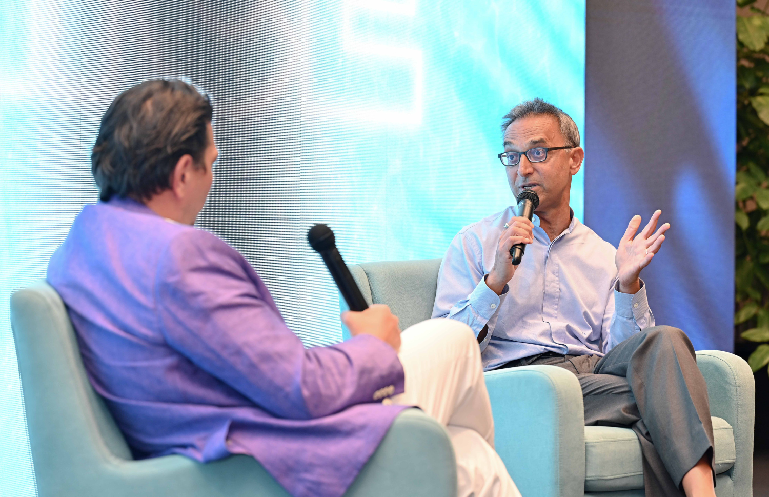 މާލެ- އޮގަސްޓް 7، 2024: އޮސްޓްރޭލިއަން ހޮޓެލް އިންޑަސްޓްރީ ކޮންފަރެންސް އެންޑް އެގްޒިބިޝަން (އަހައިސް) އިން އިންތިޒާމްކޮށްގެން ބޭއްވި "އަހައިސް މޯލްޑިވްސް ހޮޓެލް އިންވެސްޓްމެންޓް ސަމިޓު"ގެ  ޕެނަލް ޑިސްކަޝަނެއްގައި ސޮނޭވާގެ އޯނަރު ސޯނޫ ބައިވެރިވަނީ.-- ފޮޓޯ: ނިޝާން އަލީ | މިހާރު