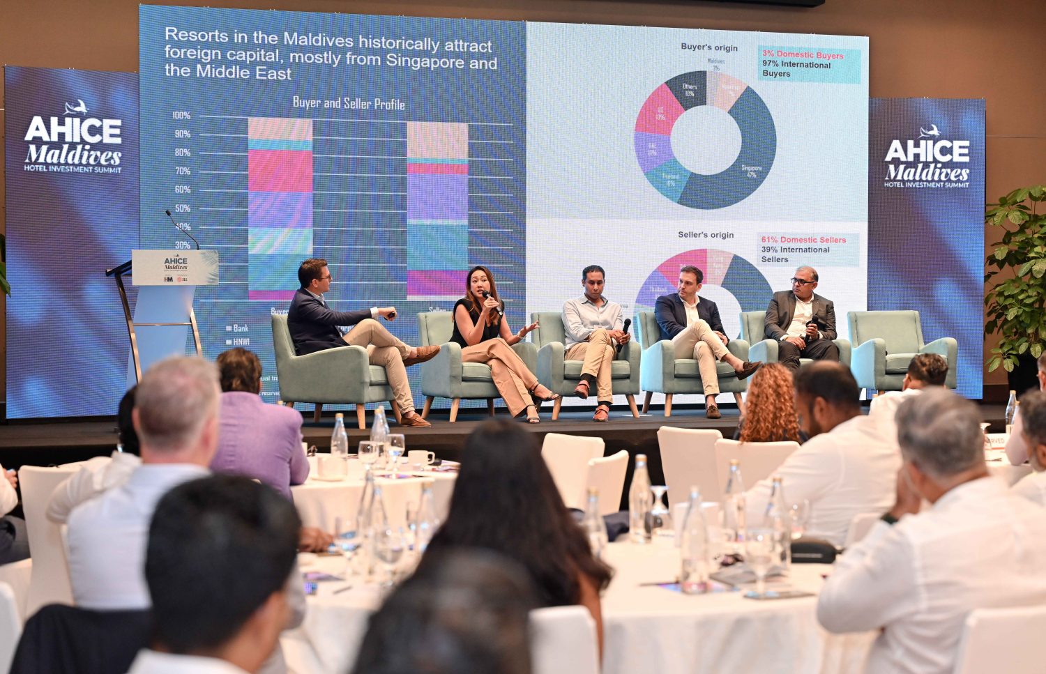 މާލެ- އޮގަސްޓް 7، 2024: އޮސްޓްރޭލިއަން ހޮޓެލް އިންޑަސްޓްރީ ކޮންފަރެންސް އެންޑް އެގްޒިބިޝަން (އަހައިސް) އިން އިންތިޒާމްކޮށްގެން ބޭއްވި "އަހައިސް މޯލްޑިވްސް ހޮޓެލް އިންވެސްޓްމެންޓް ސަމިޓު" ގައި ޕެނަލް ޑިސްކަޝަނެއް ކުރަައަށްދަނީ .-- ފޮޓޯ: ނިޝާން އަލީ | މިހާރު