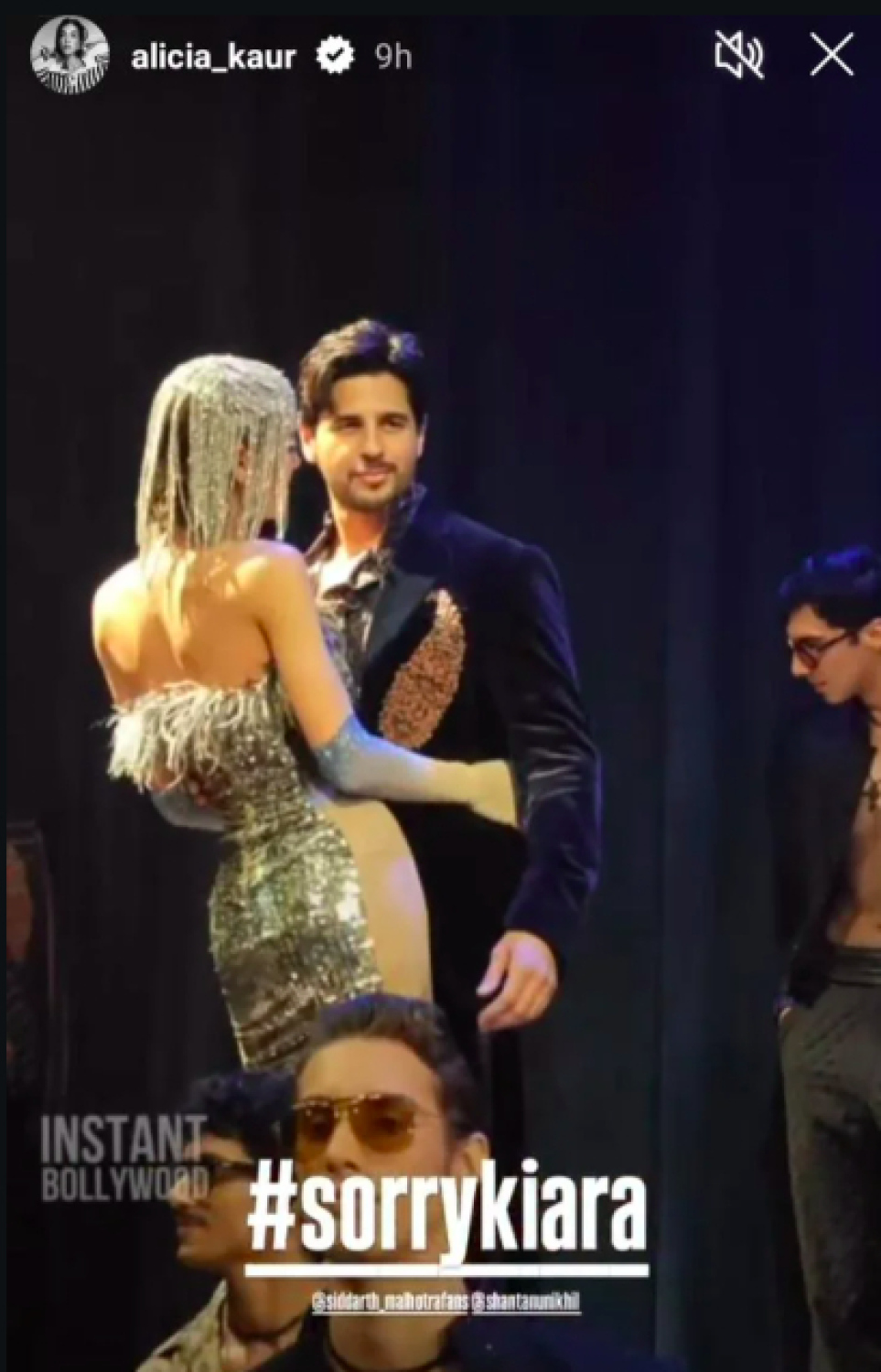 ސިދާތު މަލްހޯތުރާއާ ފްލާޓްކުރި މޮޑެލް މާފަށް އެދި ކުރި ޕޯސްޓް.