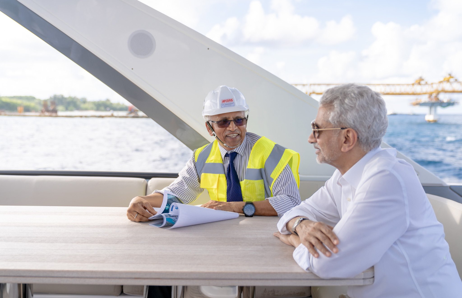 އިންޑިއާގެ އެހީގައި ހަދަމުން އަންނަ ތިލަމާލެ ބްރިޖުގެ މަޝްރޫއު ކުރިއަށް ގެންދާ ގޮތް ބެއްލެވުމަށް އެ ގައުމުގެ އެކްސްޓާނަލް އެފެއާޒް މިނިސްޓަރު ޖައިޝަންކަރު ކުރެއްވި ދަތުރުގެ ތެރެއިން ލޯންޗުގައި އިންނަވައިގެން ބައެއް މައުލޫމާތުތައް އޮޅުން ފިލުއްވަނީ.