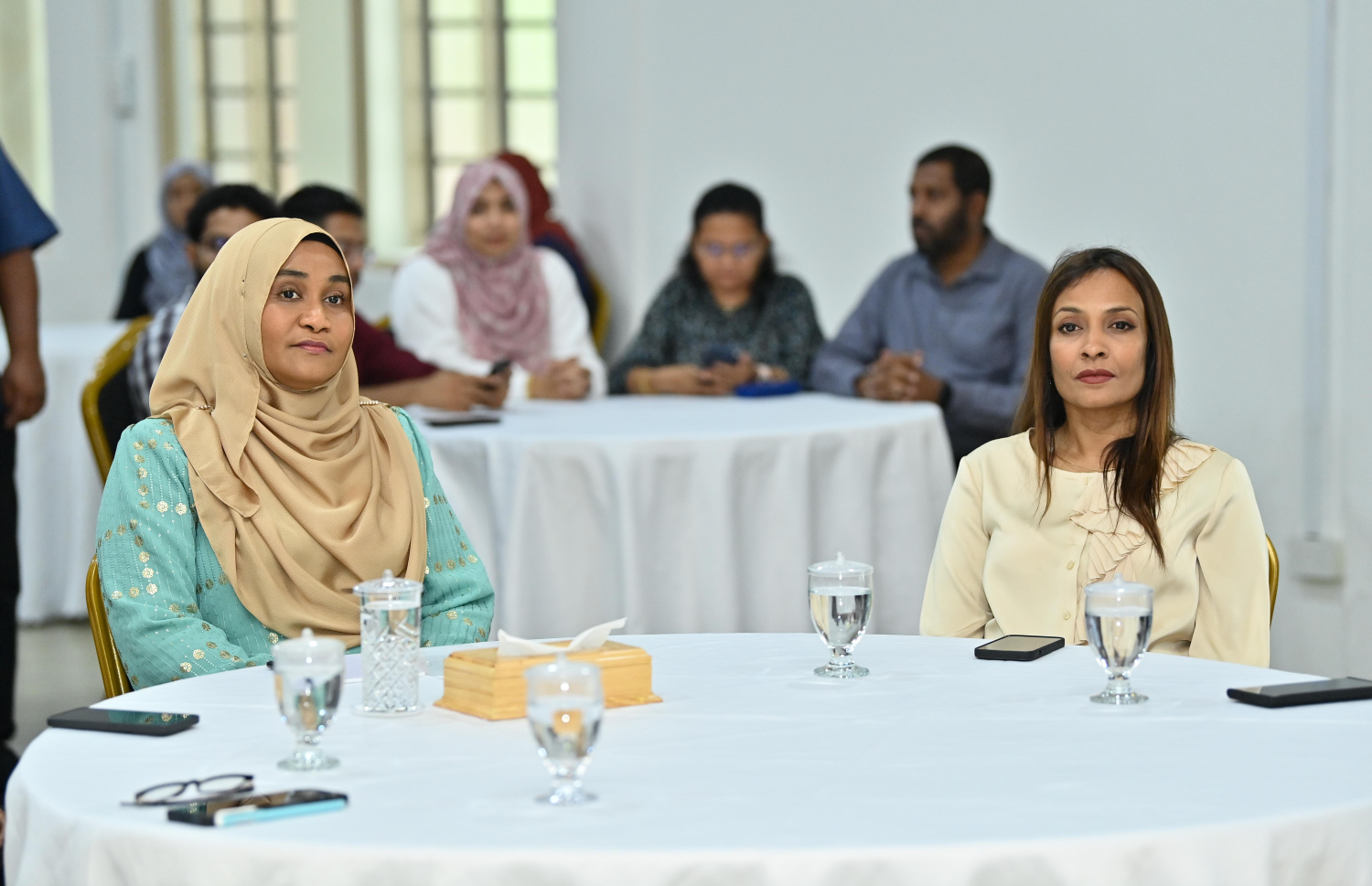 ތެލެސީމިއާ ހުއްޓުވުމުގެ ދިހަ އަހަރު ދުވަހުގެ މާސްޓަޕްލޭނާ ގުޅޭގޮތުން ކަމާ ގުޅުން ހުރި ފަރާތްތަކާ އެކު މަޝްވަރާކުރަން ބާއްވާ މަސައްކަތު ބައްދަލުވުމުގައި، ފަސްޓް ލޭޑީ ސާޖިދާ މުހައްމަދު ބައިވެރިވެވަޑައިގަންނަވަނީ. --  ފޮޓޯ | ރައީސް އޮފީސް