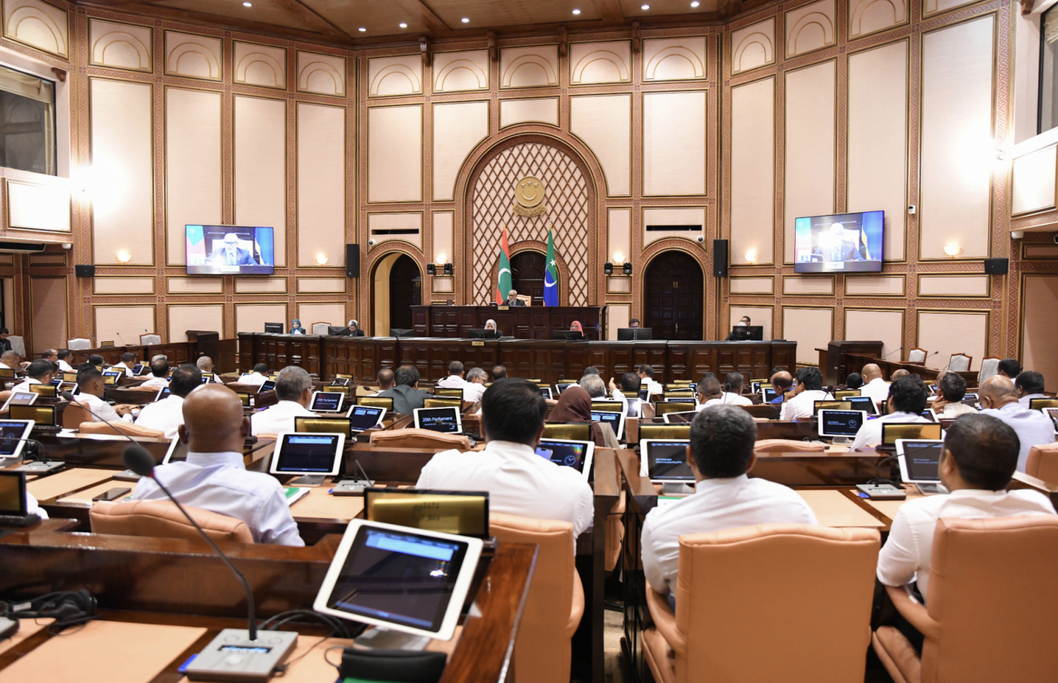 ރައްޔިތުންގެ މަޖިލީހުގެ ޖަލްސާއެއްގެ ތެރެއިން: ޓޫރިޒަމް ގާނޫނުގެ އިސްލާހުގެ ބިލްގެ މަސައްކަތް އެއް ދުވަހުން ވަނީ ނިންމާފައި