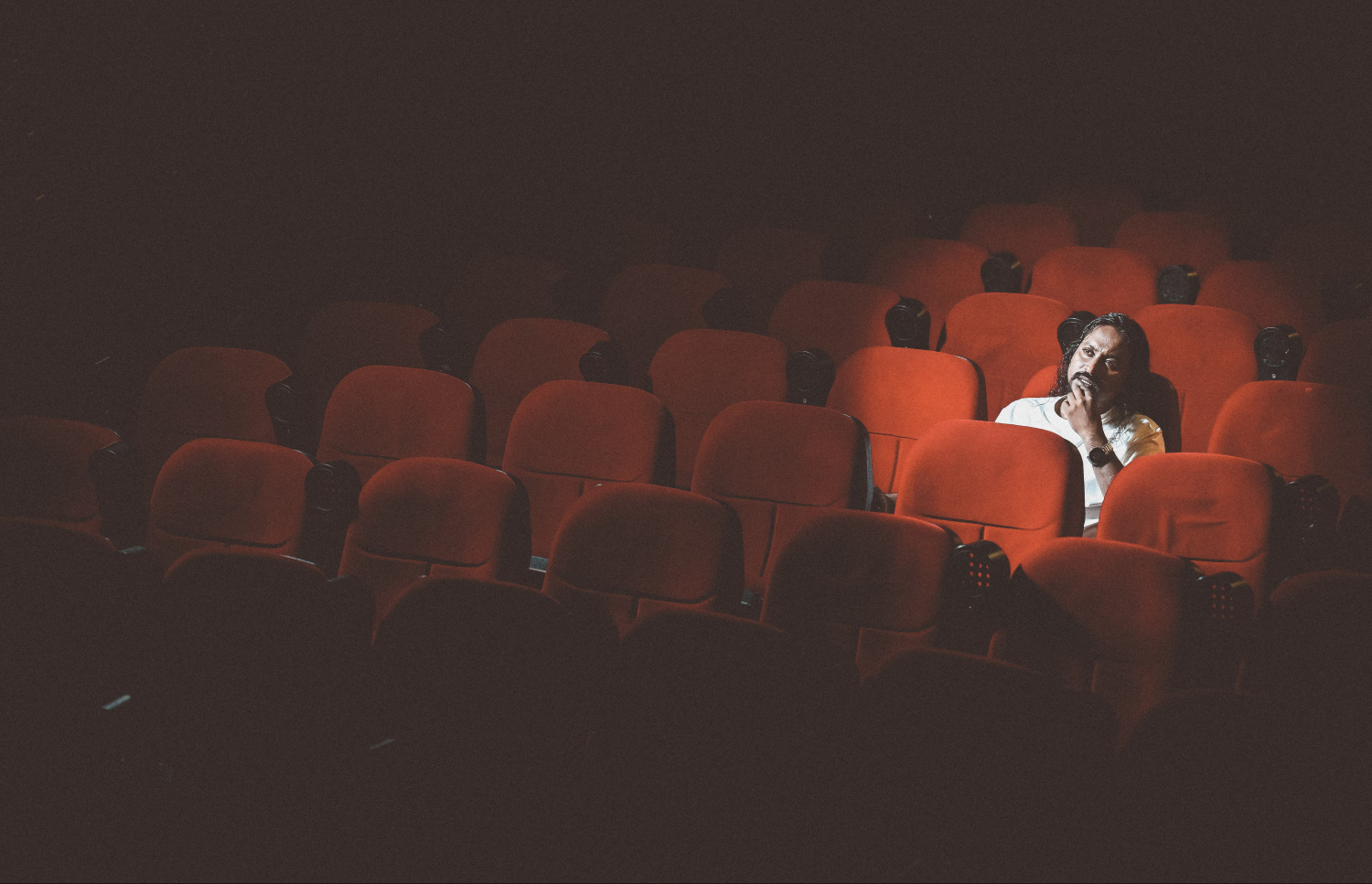 ހުސެން މުނައްވަރުގެ ހުނަރާ މެދު އުފެއްދި ހުރިހާ ސުވާލަކަށް އޭނާ ދިނީ ކުލަ ޖަވާބުތަކެއް. -- ފޮޓޯ: ފަޔާޒު މޫސާ | މިހާރު