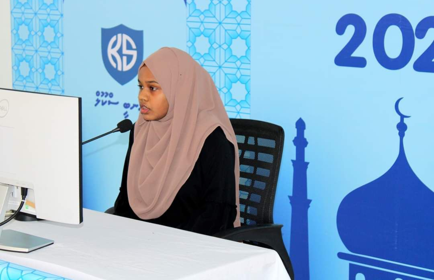 އެ ރަށު ސްކޫލުން ބޭއްވި ގުރުއާން މުބާރާތެއްގައި ރިޝްފާ ބައިވެރިވަނީ.