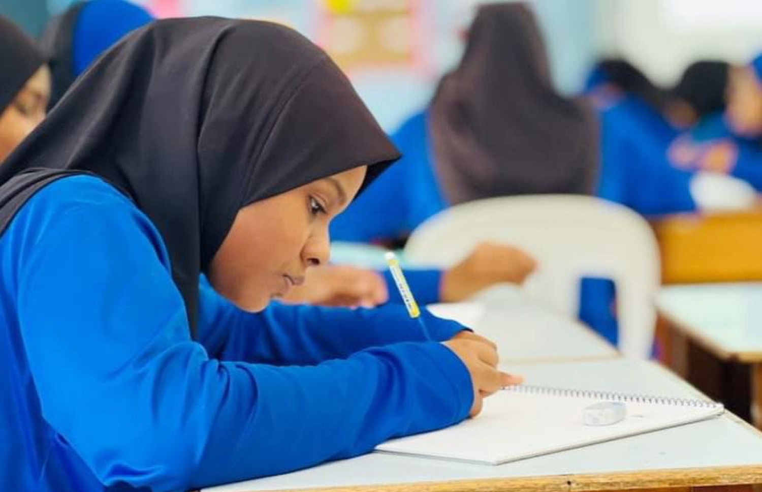 ރިޝްފާ ކްލާހެއްގައި ފިލާވަޅު ހަދަނީ: އޭނާ ވަނީ އޯ ލެވެލްގެ ހަ މާއްދާ އިން އޭ ސްޓާ ހޯދާފައި.