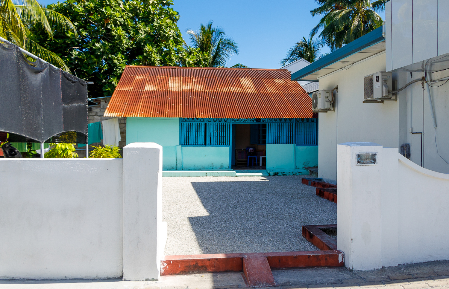 ވަހީދާ އެކަނި ދިރިއުޅޭ އޭނާގެ ނޫކުލައިގެ ގެ. -- މިހާރު ފޮޓޯ: އަލީ ނަސީރު