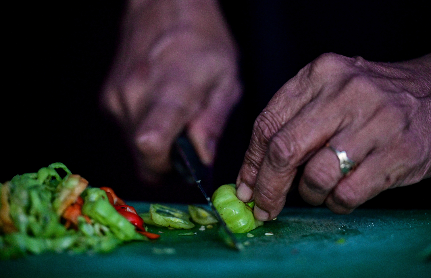 މަސްރިހަގަނޑަށް ލަތީފާ ގިތެޔޮ މިރުސް ކޮށަނީ. -- ފޮޓޯ: ފަޔާޒު މޫސާ | މިހާރު