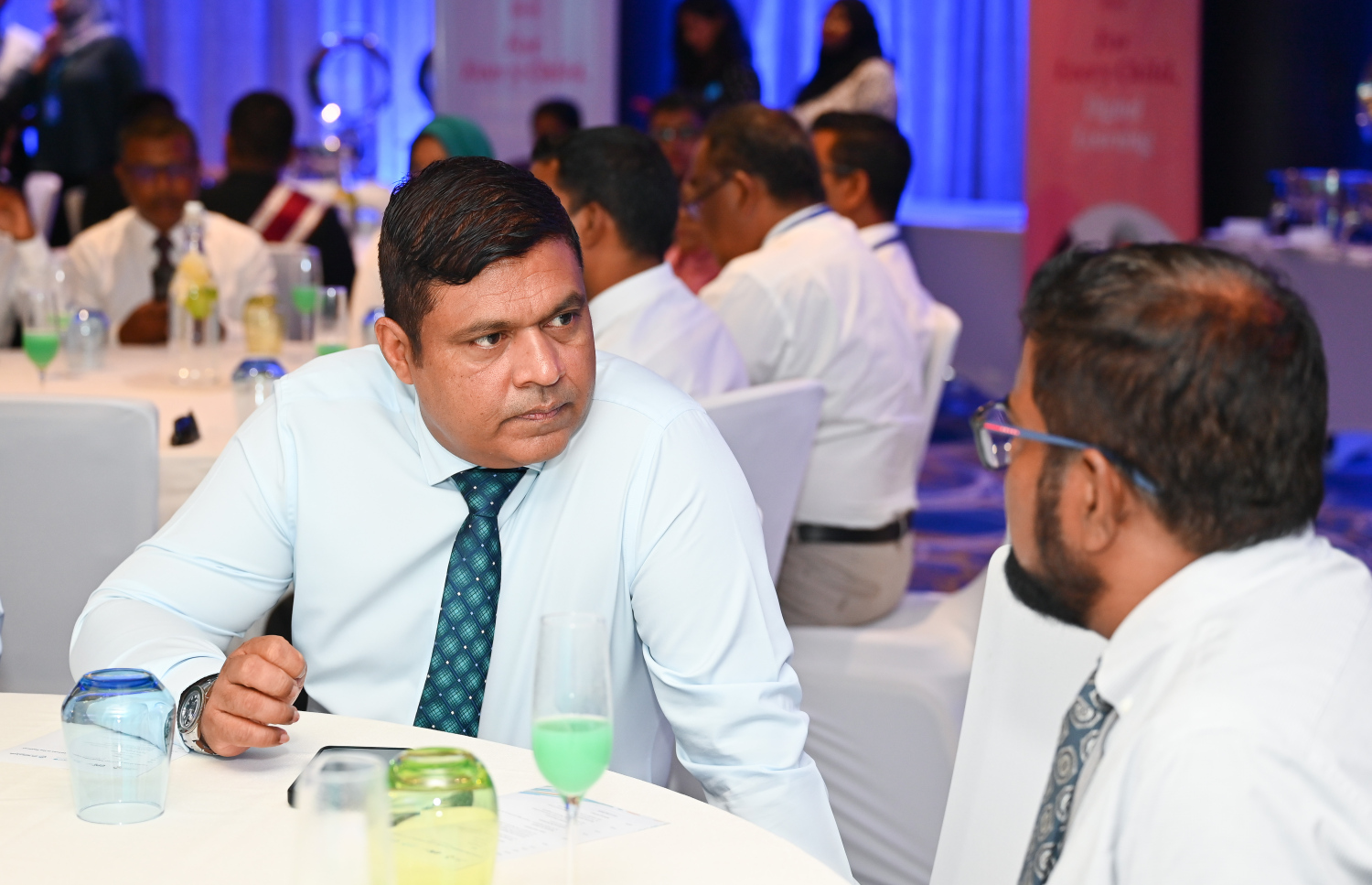 ތައުލީމަށް އިންގިލާބީ ބަދަލު" އިފްތިތާހު ކުރުމަށް މިއަދު ބޭއްވި ރަސްމިއްޔާތުގައި ޓްރާންސްޕޯޓް މިނިސްޓަރު އަމީން ބައިވެރިވެވަޑައިގަންނަވަނީ.-- ފޮޓޯ: ނިޝާން އަލީ / މިހާރު