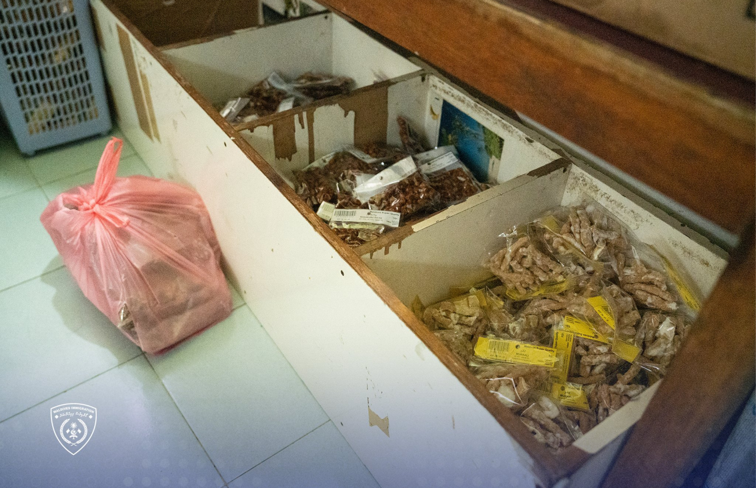 ވިއްކަން ތައްޔާރުކޮށްފައިވާ ކާނާ ޕެކެޓުތައް -- ފޮޓޯ؛ އިމިގްރޭޝަން