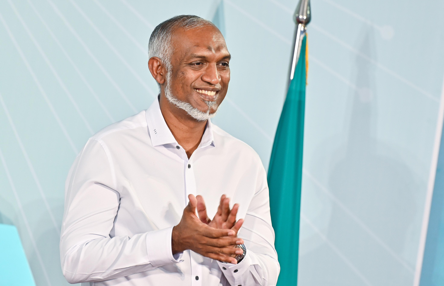 ޕީއެންސީން މިރޭ ބޭއްވި ޖަލްސާގައި ރައީސް މުއިއްޒު ބައިވެރިވެވަޑައިގަންނަވަނީ.---ފޮޓޯ: ފަޔާޒު މޫސާ| މިހާރު
