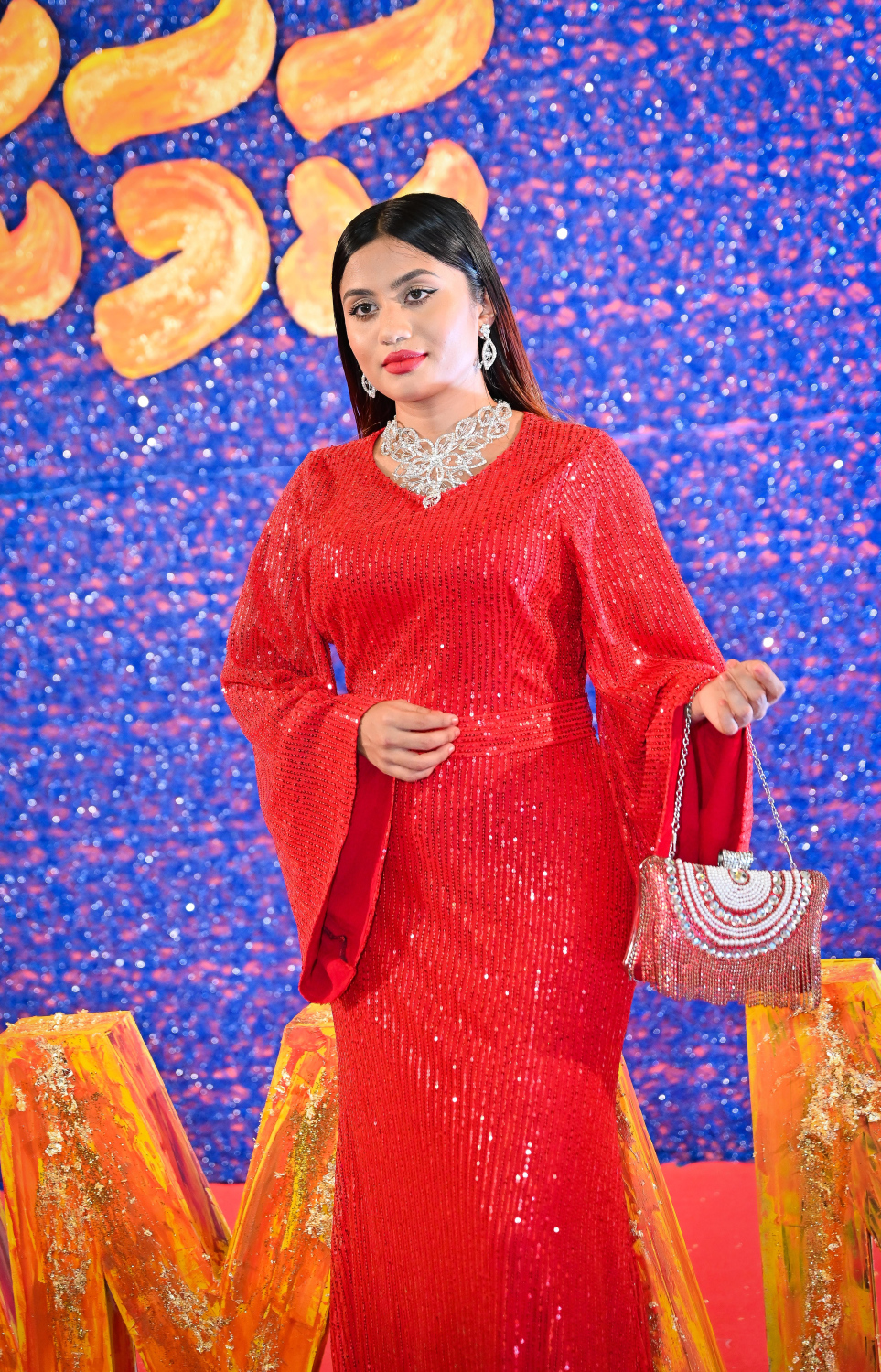 "ކަމަނާ"ގެ ރެޑްކާޕެޓުގައި އެކްޓްރެސް އައިޝަތު ލަހުފާ (ލާކް).-- ފޮޓޯ: ނިޝާން އަލީ | މިހާރު