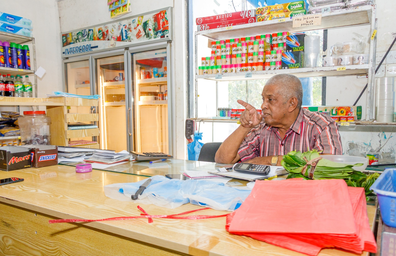 އުހުލި ފިހާރައިގެ ސޭޓު މަޖީދު އޭނާގެ ހަޔާތުން ވާހަކަތައް ކިޔައިދެނީ. -- މިހާރު ފޮޓޯ: އަލީ ނާސިރު