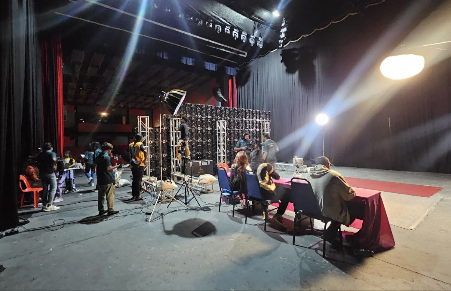 "ރޮބޯމޭން: ދަ މޫވީ"ގެ އޮޑިޝަން ކުރިއަށް ގެންދަނީ.-- ފޮޓޯ: އޯކޭޒްއިންކް