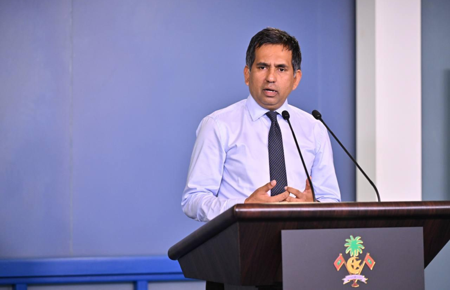 އިކޮނޮމިކް މިނިސްޓަރު މުހައްމަދު ސައީދު މިއަދުގެ ނޫސްވެރިންގެ ބައްދަލުވުމުގައި މައުލޫމާތު ދެއްވަނީ. --ފޮޓޯ: ރައީސް އޮފީސް