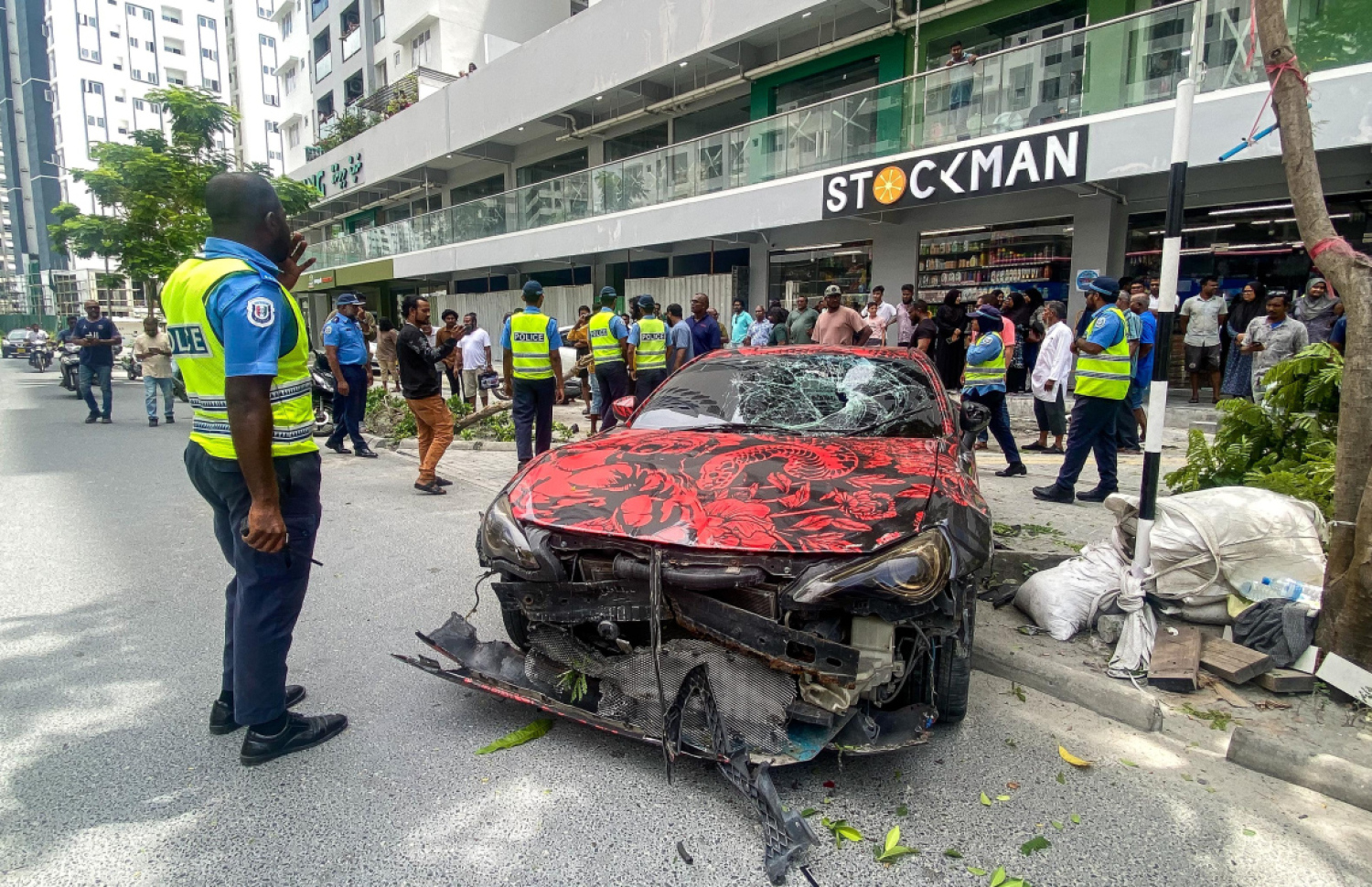 އެކްސިޑެންޓުވި ކާރު.-- ފޮޓޯ: މިހާރު