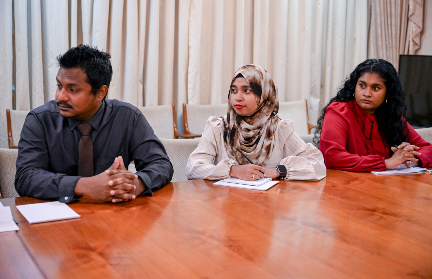 ރައީސް ޑރ. މުހައްމަދު މުއިއްޒު، ހައުސިން ޔޫނިއަންތަކުގެ މެމްބަރުންނާ އެކު ބޭއްވި ބައްދަލުވުން.-- ފޮޓޯ: ރައީސް އޮފީސް