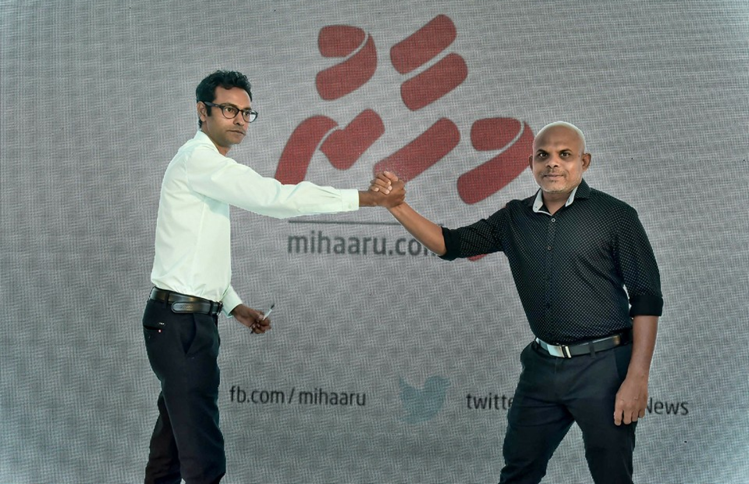 މޫސަ (ކ) "މިހާރު" ގެ އެޑިޓަރު އިސްމާއިލް ނަސީރާއާ އެކު.