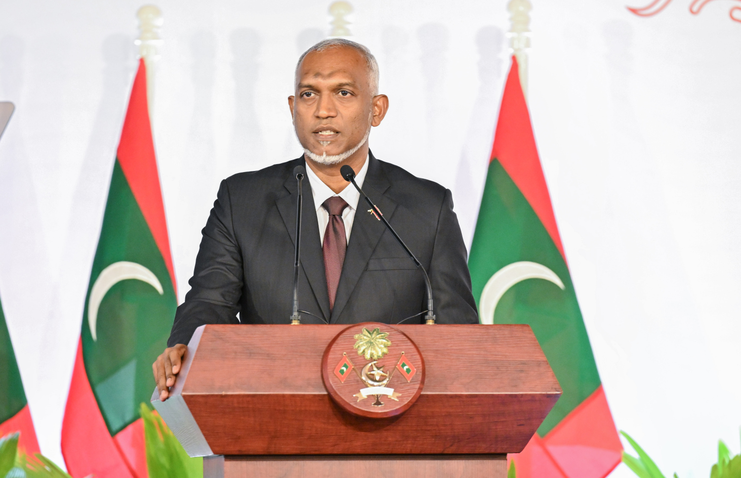 މިއަދު ފާހަގަކުރާ ރާއްޖޭގެ ގައުމީ ދުވަހުގެ މުނާސަބަތުގައި ދަރުބާރުގޭގައި ބޭއްވި ރަސްމީ ޖަލްސާގައި ރައީސް މުއިއްޒު ވާހަކަފުޅު ދައްކަވަނީ.-- ފޮޓޯ: ރައީސް އޮފީސް