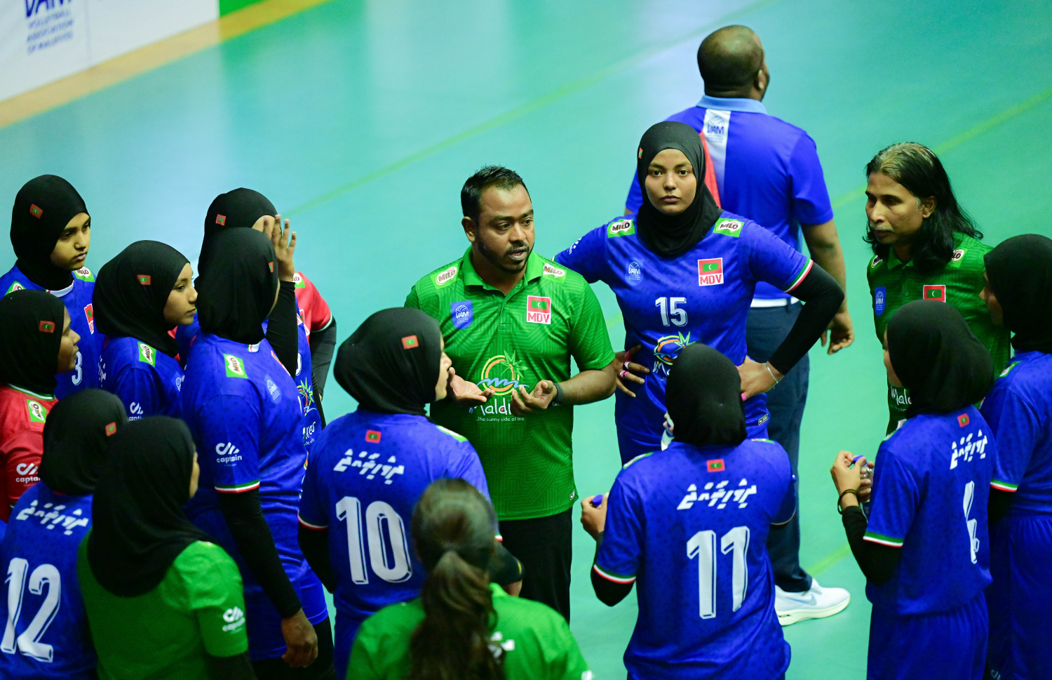 ރާއްޖޭގައި މިހާރު ކުރިއަށްދާ އޭޝިއަން ސެންޓްރަލް ޒޯން އަންހެން ވޮލީ ޗެލެންޖް ކަޕުގައި ރާއްޖެއާއި ތަޖިކިސްތާނު ބައްދަލުކުރި މެޗު .-- ފޮޓޯ: ނިޝާން އަލީ | މިހާރު