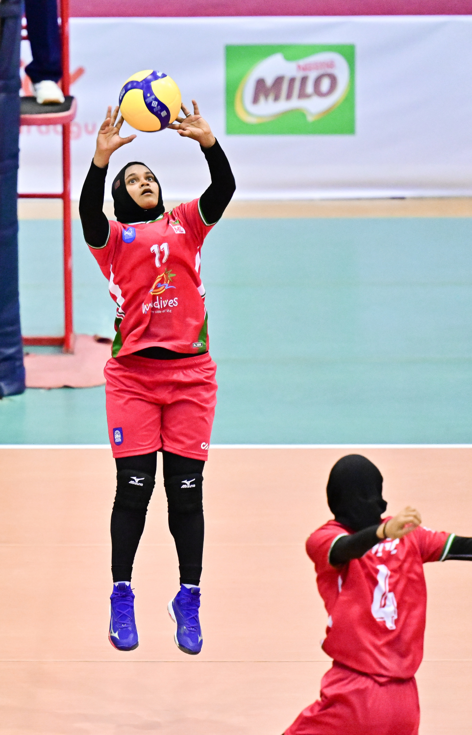 ރާއްޖޭގައި މިހާރު ކުރިއަށްދާ އޭޝިއަން ސެންޓްރަލް ޒޯން އަންހެން ވޮލީ ޗެލެންޖް ކަޕުގައި ރާއްޖެއާއި އަފްޣާނިސްތާން ބައްދަލުކުރި މެޗު .-- ފޮޓޯ: ނިޝާން އަލީ | މިހާރު