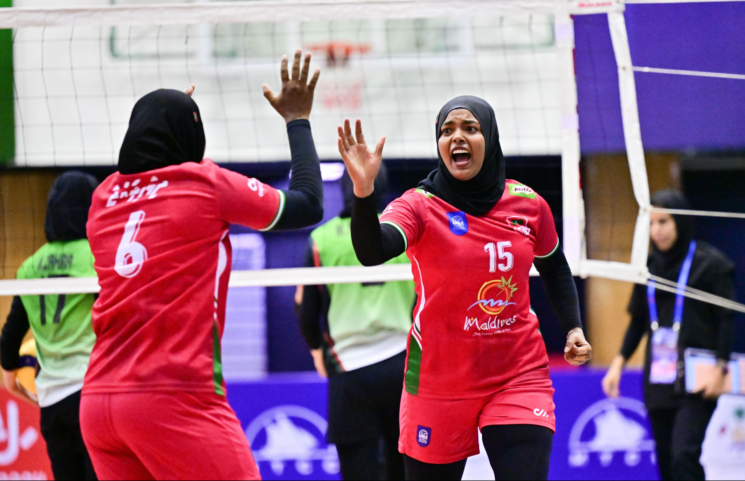 ރާއްޖޭގައި މިހާރު ކުރިއަށްދާ އޭޝިއަން ސެންޓްރަލް ޒޯން އަންހެން ވޮލީ ޗެލެންޖް ކަޕުގައި ރާއްޖެއާއި އަފްޣާނިސްތާން ބައްދަލުކުރި މެޗު .-- ފޮޓޯ: ނިޝާން އަލީ | މިހާރު