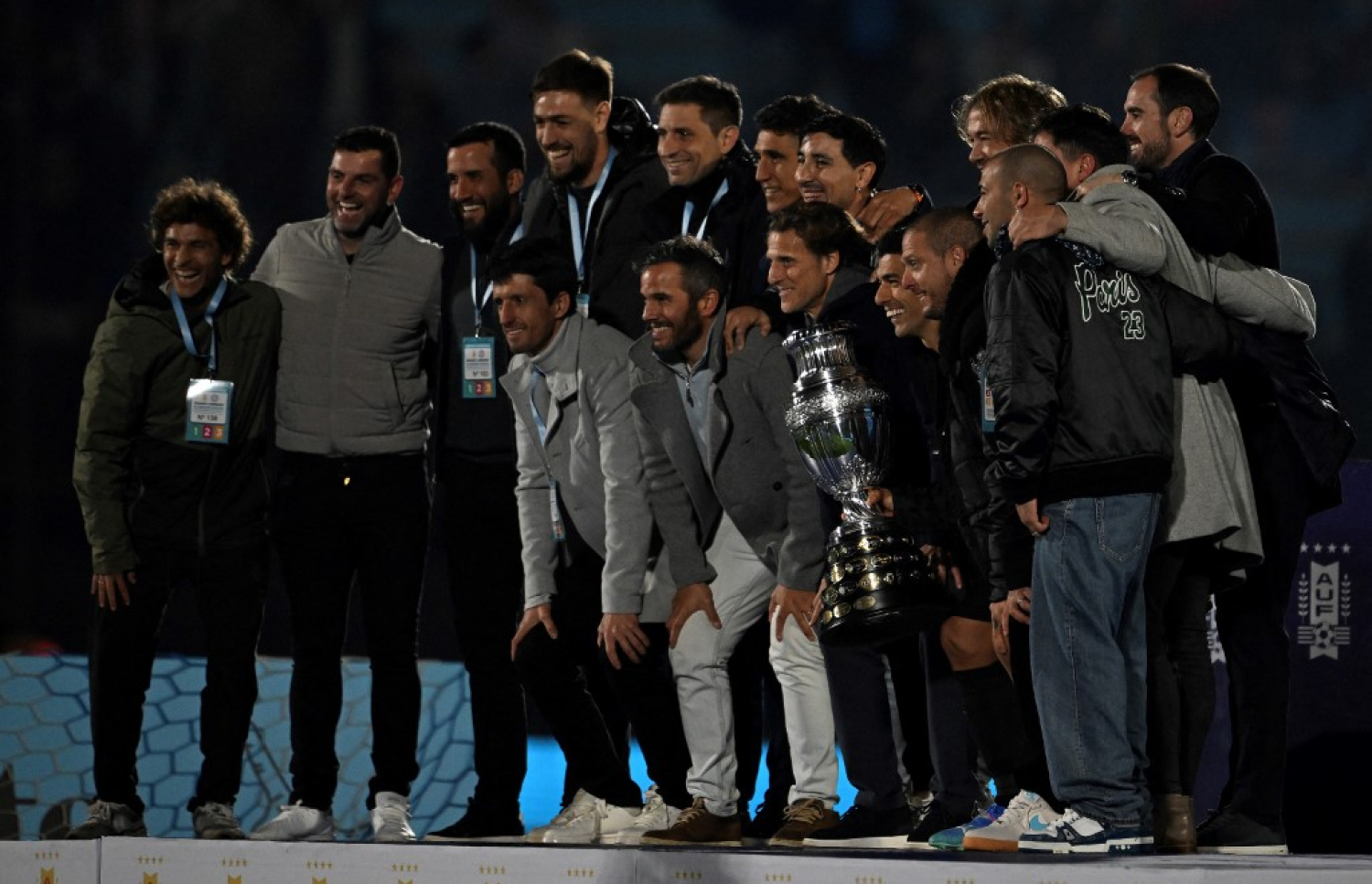 ސުއަރޭޒް އާއެކު ގައުމީ ޓީމަށް ކުރިން ކުޅުނު ބައެއް ތަރިން ސުއަރޭޒްގެ ފެއާވެލް އިވެންޓުގައި. -- ފޮޓޯ: އޭއެފްޕީ