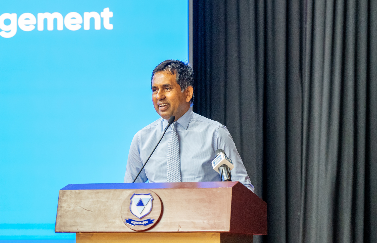 އެ ރަސްމިއްޔާތުގައި މިނިސްޓަރު ސައީދު ވާހަކަ ދައްކަވަނީ --- ފޮޓޯ/ވިލާ ކޮލެޖް