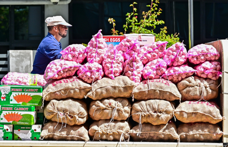 Gina adhadheh ge mudhaa Raajje gennan India in huhdha dheefi
