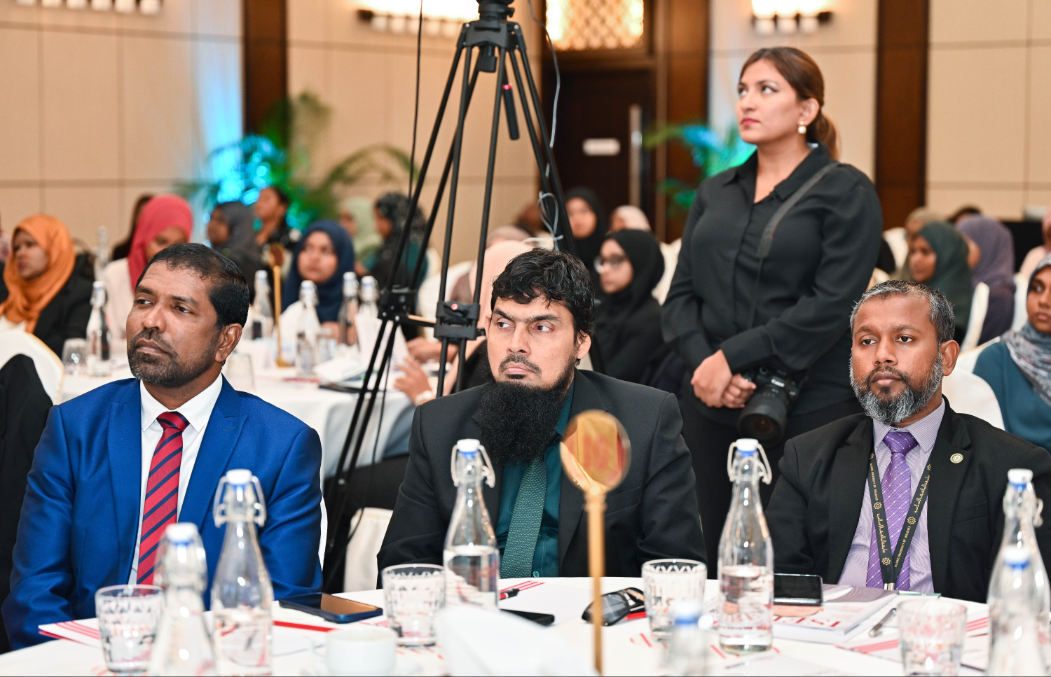 ރާއްޖޭގެ ފައިނޭންސް ދާއިރާގައި މަސައްކަތް ކުރާ ބައެއް ފަރާތްތަކުން ގްލޯބަލް އިސްލާމިކް ފައިނޭންސް ސަމިޓްގައި ބައިވެރިވެވަޑައިގަންނަވަނީ.--- ފޮޓޯ: ފަޔާޒު މޫސާ | މިހާރު