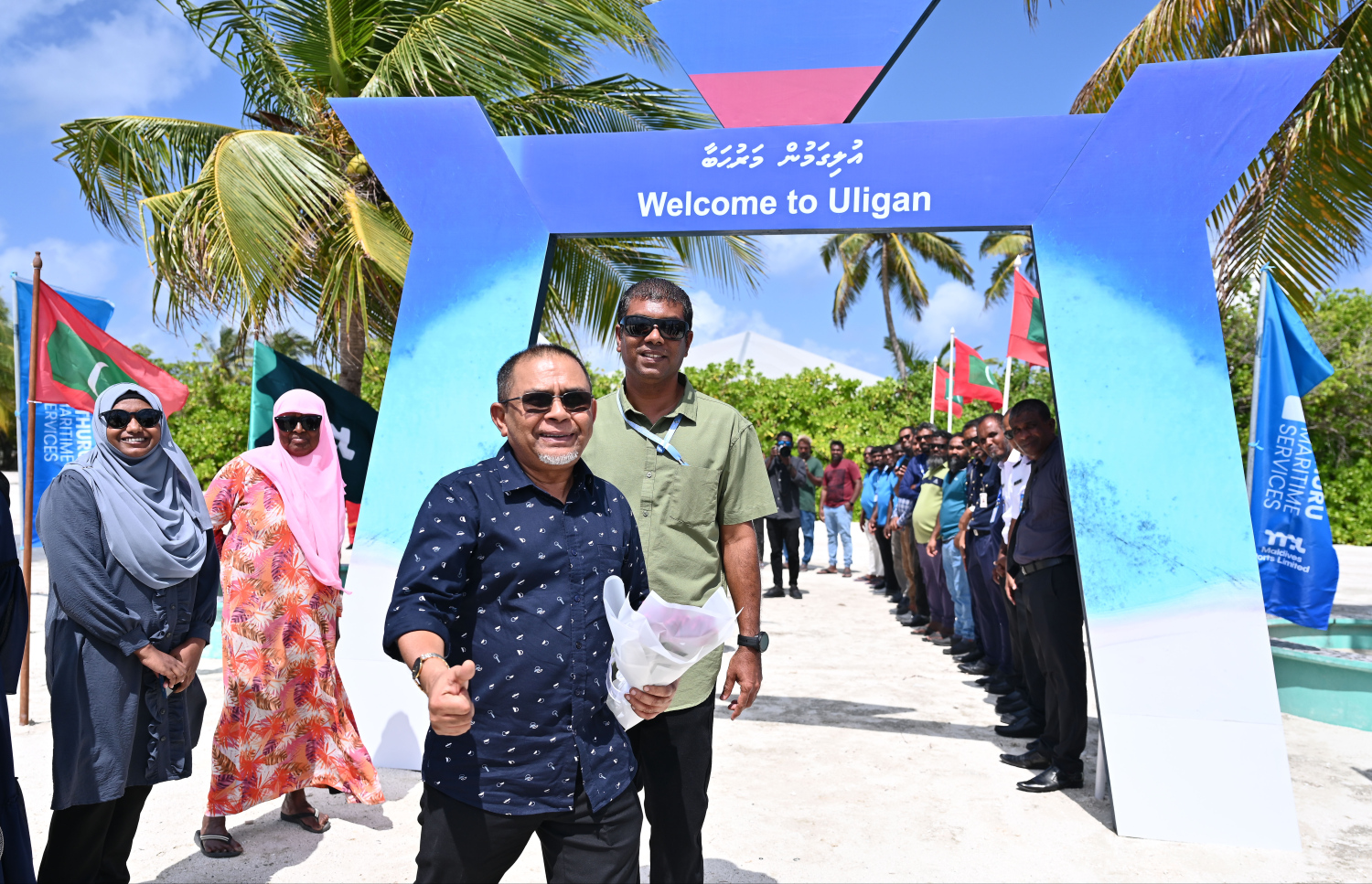 "އުތުުރު އައިއެސްޕީއެސް ގޭޓް" ހުޅުވުމަށް އެމްޕީއެލްގެ އެމްޑީ ވަޖީހު އުލިގަމަށް ވަޑައިގަތުމުން އެރަށުން މަރުހަބާ ކިޔަނީ.--- ފޮޓޯ: ނިޝާން އަލީ / މިހާރު