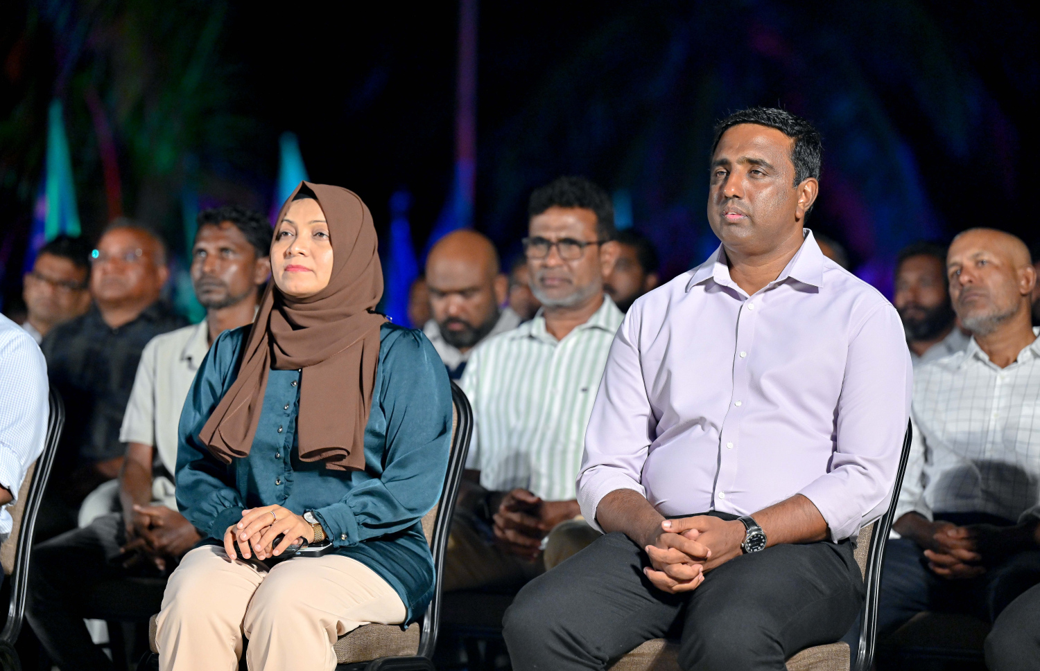 އުތުުރު ގޭޓްވޭ ޕްރޮޖެކްޓްގެ ތެރެއިން އެކަމަށް ހާއްސަ މައި އޮފީސް ހުޅުވުމަށް މިރޭ ހއ. އުލިގަމުގައި ބޭއްވި ހާއްސަ ރަސްމިއްޔާތުގައި ހޯރަފުށީ ދާއިރާގެ މެމްބަރު އަލީ މޫސާ (ކ) އާއި ކަސްޓަމްސްގެ އިސްވެރިޔާ ފާތިމަތު ދިޔާނާ ބައިވެރިވެވަޑައިގަންނަވަނީ.--- ފޮޓޯ: ނިޝާން އަލީ | މިހާރު