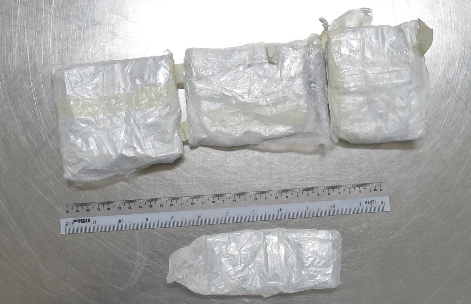 ކަސްޓަމްސް އިން ފާސްކުރިއިރު ފެނުނު ޑްރަގްސް