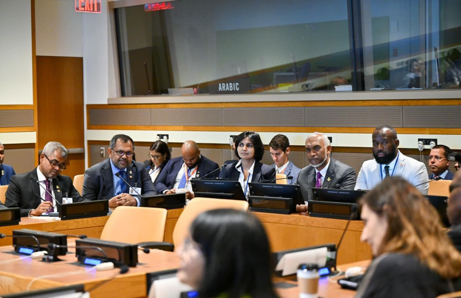 ރައީސް މުއިއްޒާއި ފޮރިން މިނިސްޓަރު ޒަމީރު އަދި އެންވަޔަރަންމަންޓް މިނިސްޓަރު ތޯރިގް ސިޑްސްގެ ބައްދަލުވުމުގައި މިއަދު ބައިވެރިވެވަޑައިގަންނަވަނީ.---ފޮޓޯ: ރައީސް އޮފީސް