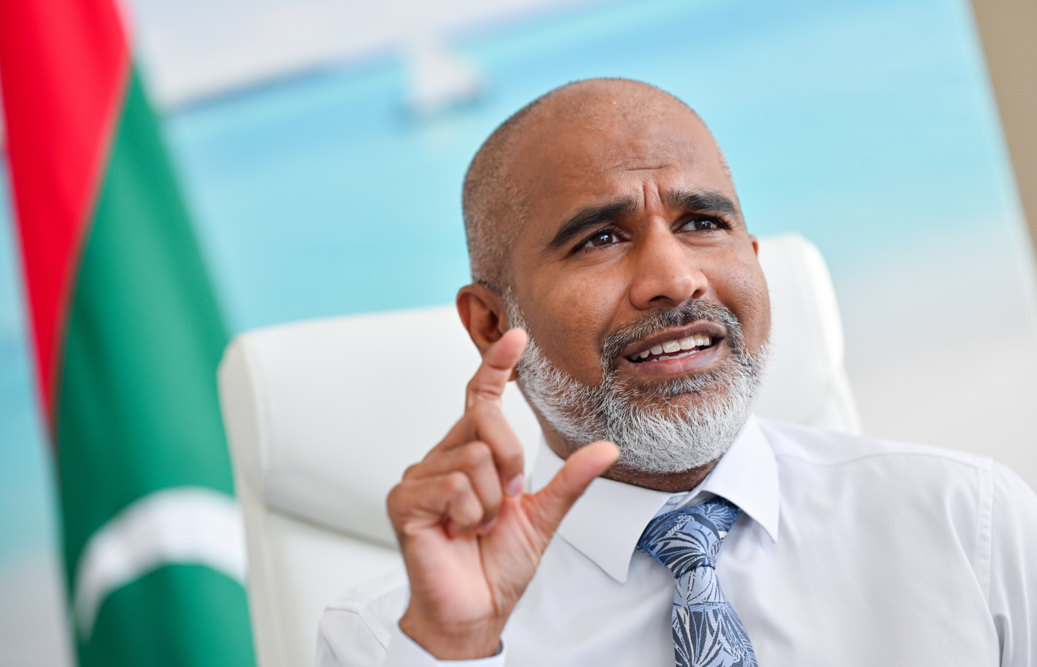 މިދިޔަ އަންގާރަ ދުވަހު އެޑިޔުކޭޝަން މިނިސްޓަރު ޑރ. އިސްމާއިލް ޝަފީއު "މިހާރު"އާ ވާހަކަ ދައްކަވަނީ.-- ފޮޓޯ: ނިޝާން އަލީ | މިހާރު