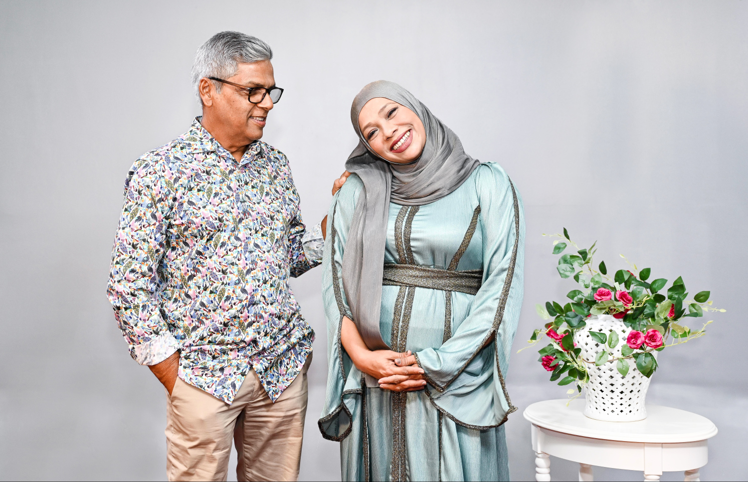 މި ދެ ތަރިންނަކީ ރާއްޖޭގެ ފިލްމީ ދާއިރާގެ ތާރީޚުގައި ވެސް އުފެދުނު އެންމެ ކުޅަދާނަ ދެ ލީޑް އެކްޓަރުން. -- ފޮޓޯ: ފަޔާޒު މޫސާ | މިހާރު