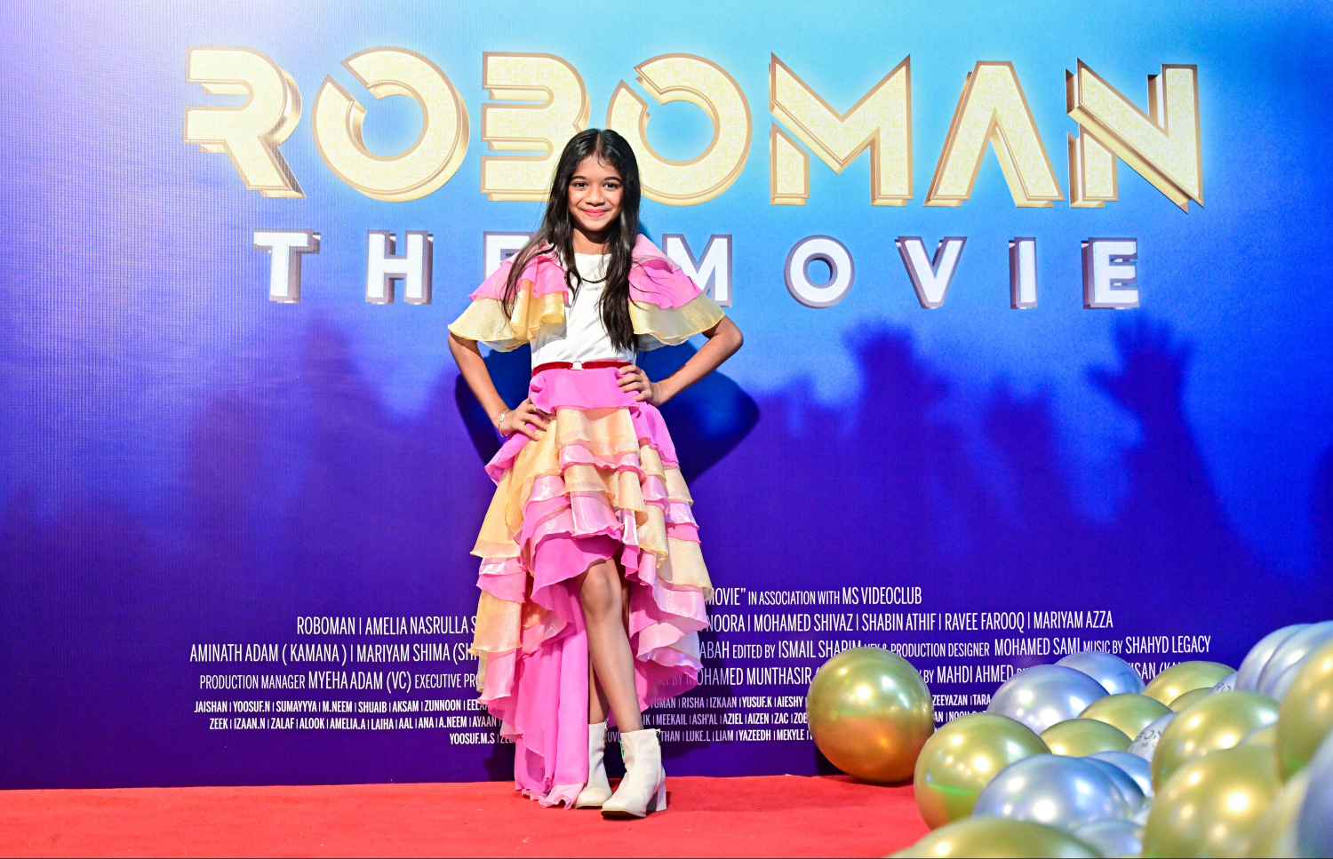 ކުޑަކުދިންގެ ފިލްމް "ރޮބޯމޭން: ދަ މޫވީ"ގެ ރެޑްކާޕެޓް: ފިލްމުގައި ލީޑު ރޯލު ކުޅޭ މިޝާ އިސްމާއިލް ނިޔާޒް.-- ފޮޓޯ: ފަޔާޒް މޫސާ | މިހާރު