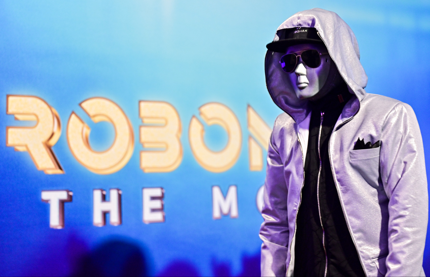 ކުޑަކުދިންގެ ފިލްމް "ރޮބޯމޭން: ދަ މޫވީ"ގެ ރެޑްކާޕެޓު އިވެންޓުގައި ރޮބޯމޭން-- ފޮޓޯ: ފަޔާޒް މޫސާ | މިހާރު