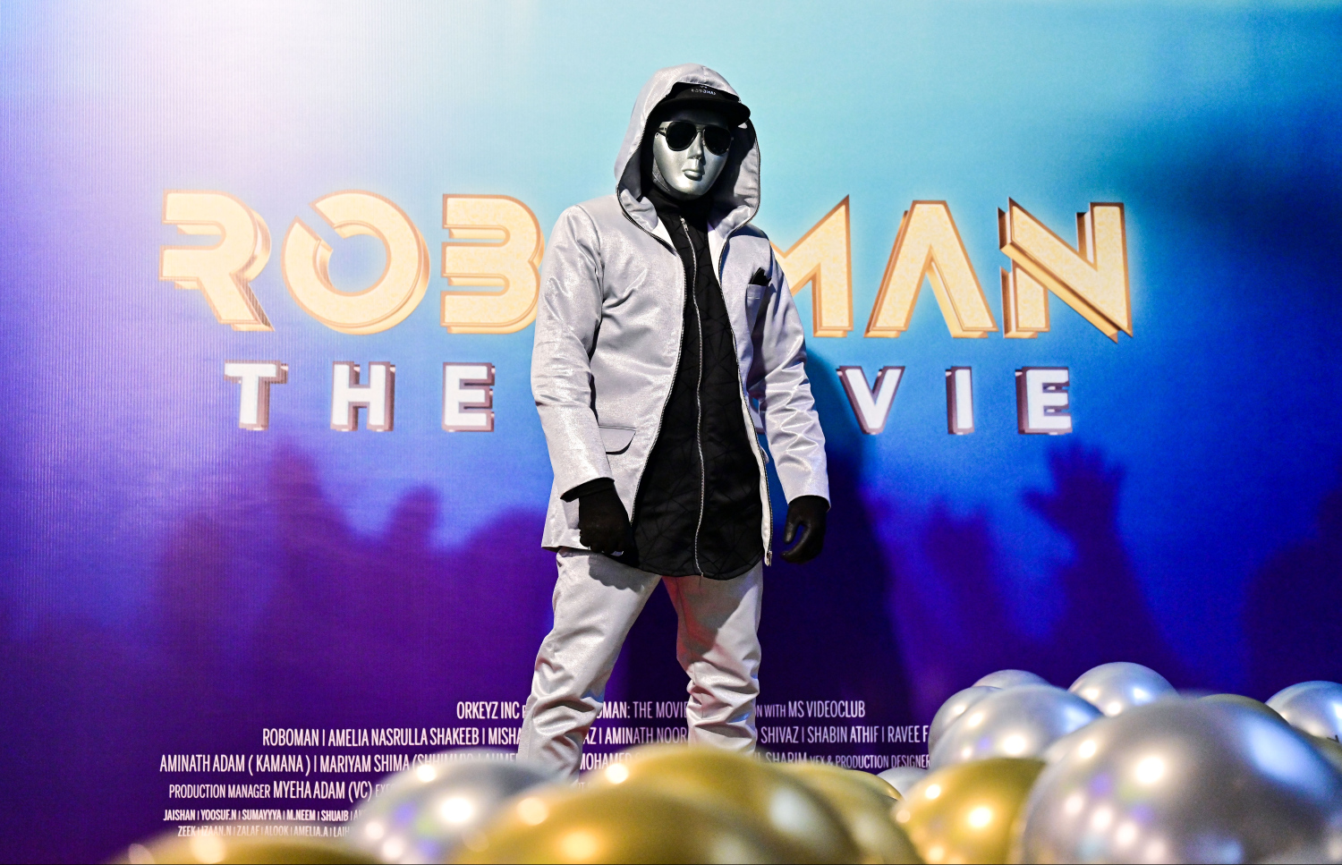 ކުޑަކުދިންގެ ފިލްމް "ރޮބޯމޭން: ދަ މޫވީ"ގެ ރެޑްކާޕެޓްގައި ރޮބޯމޭން.-- ފޮޓޯ: ފަޔާޒް މޫސާ | މިހާރު