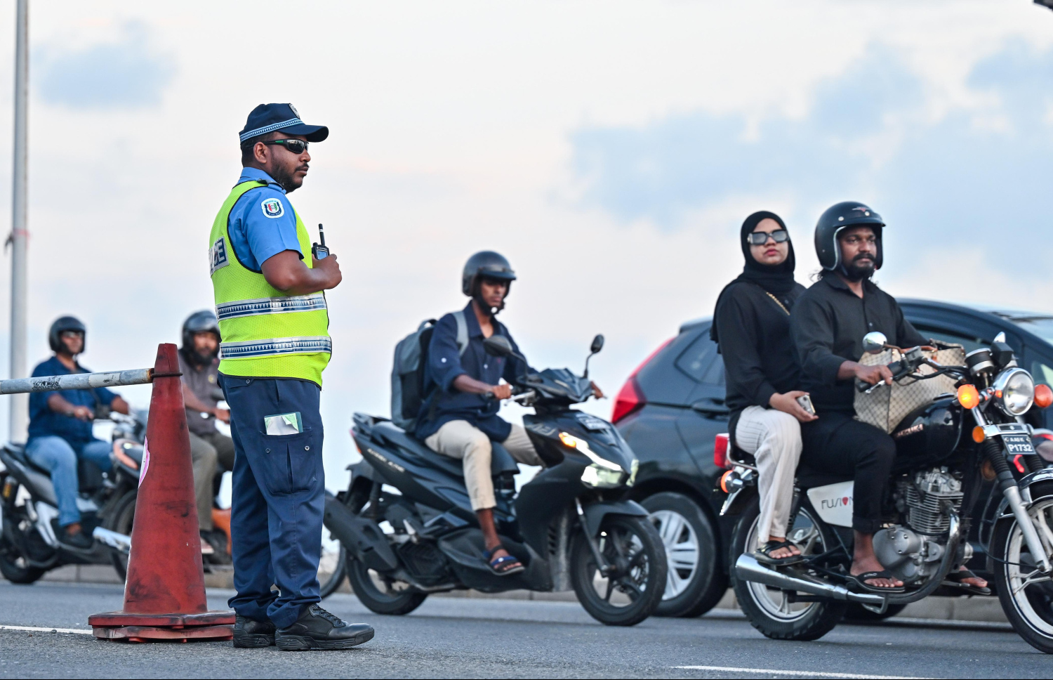 ބްރިޖު ސަރަހައްދުގައި ފުލުހުން ހަރަކާތްތެރިވަނީ--ފޮޓޯ: ފަޔާޒް މޫސާ | މިހާރު