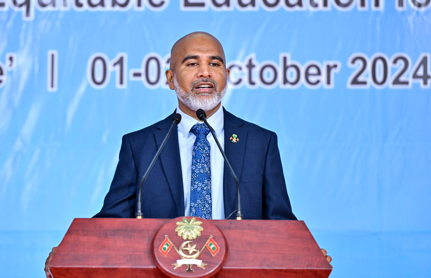 "7 ވަނަ އިންޓަނޭޝަނަލް ޓީޗާސް ކޮންފަރެންސް" ފެށުމުގެ ރަސްމިއްޔާތުގައި އެޑިޔުކޭޝަން މިނިސްޓަރު ޑރ. އިސްމާއިލް ޝަފީއު ވާހަކަ ދައްކަވަނީ.-- ފޮޓޯ: ރައީސް އޮފީސް