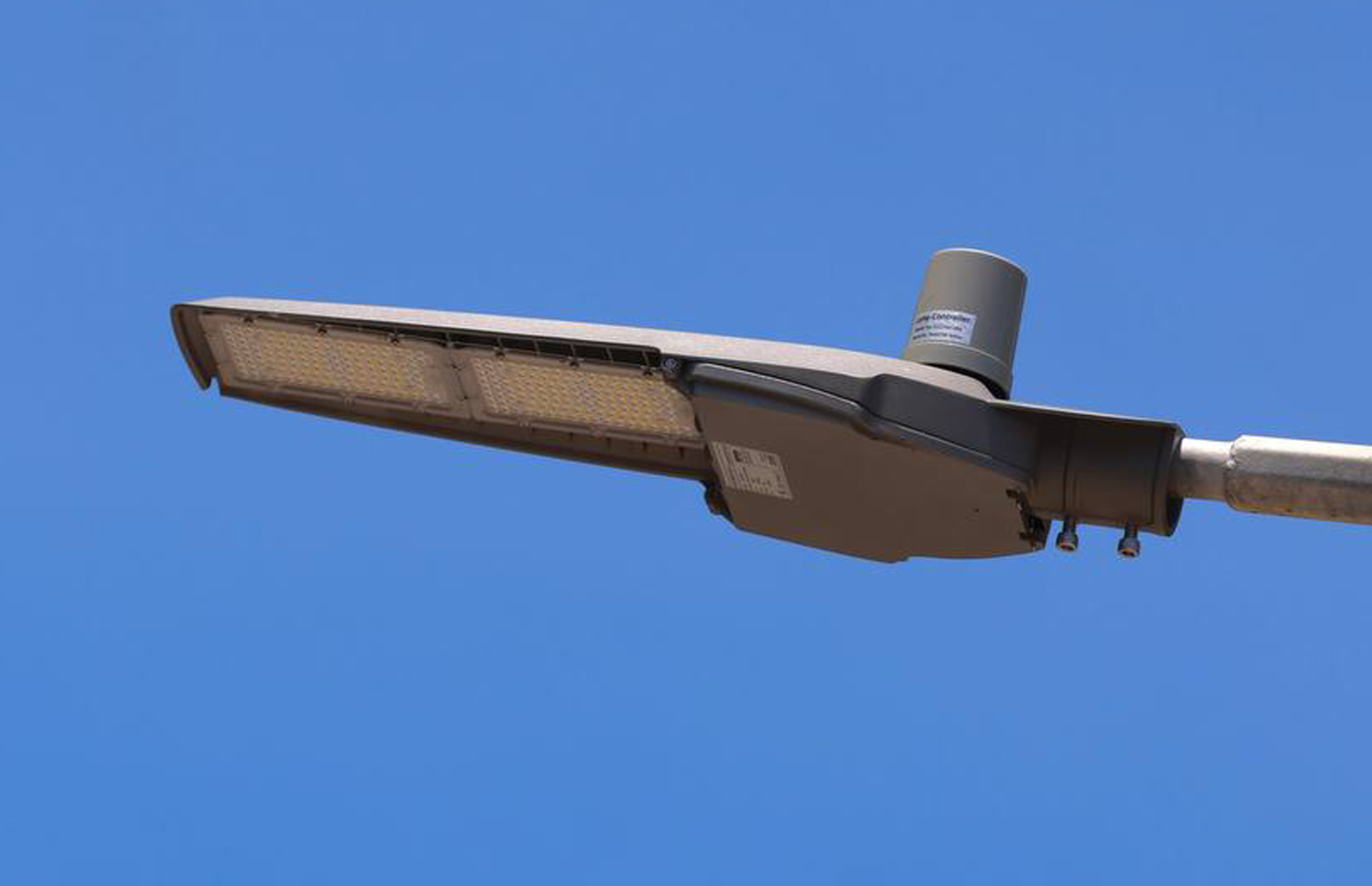 ފުވައްމުލަކުގައި މަގުތަކުގައި ހަރުކޮށްފައި ހުރި ބައްތިއެއް. -- ފޮޓޯ: ކައުންސިލް