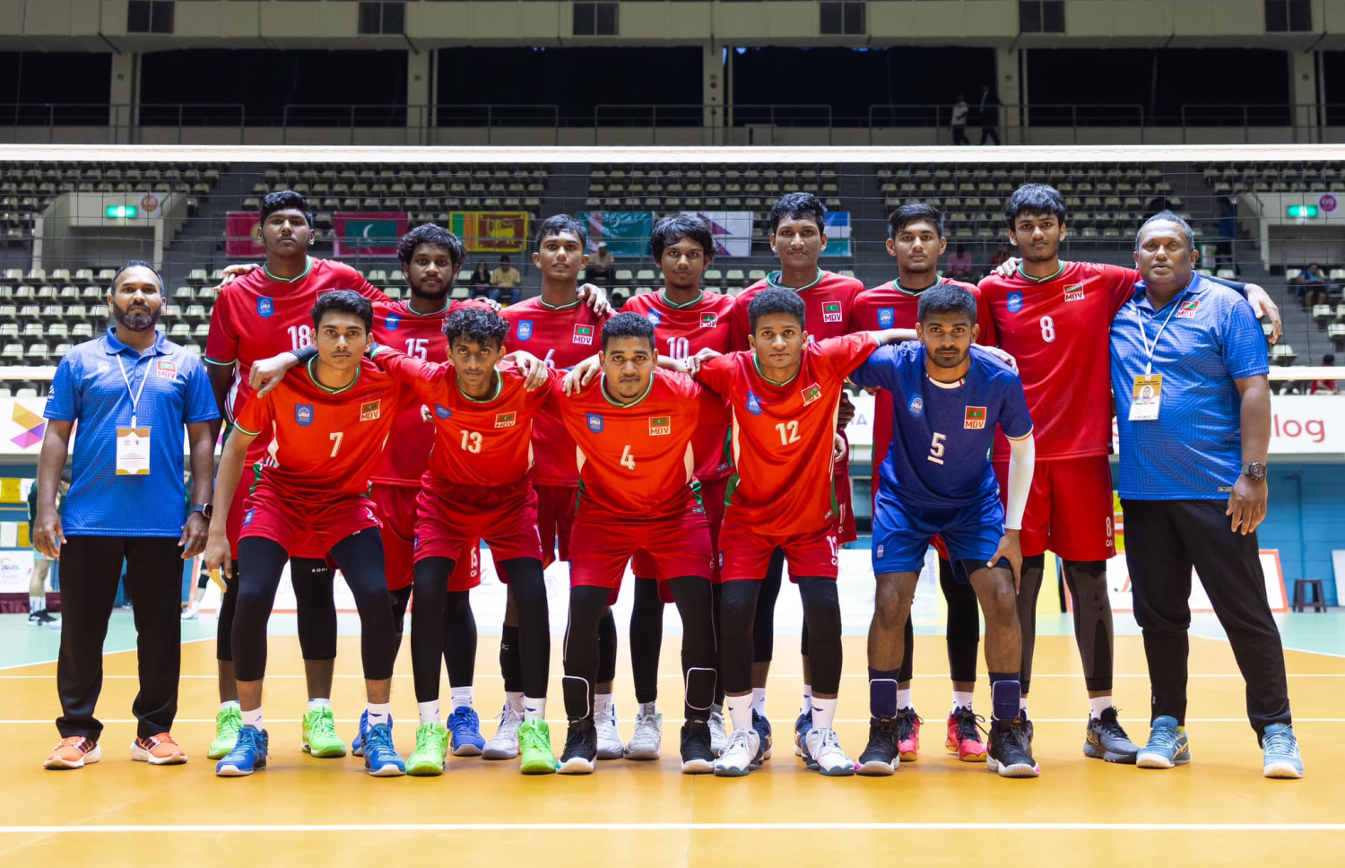 ރާއްޖޭގެ 20 އަހަރުން ދަށުގެ ޒުވާން ޓީމު ތުރުކުމެނިސްތާނާ ބައްދަލުކުރި މެޗުގެ ކުރިން.-- ފޮޓޯ: ވީއޭއެމް