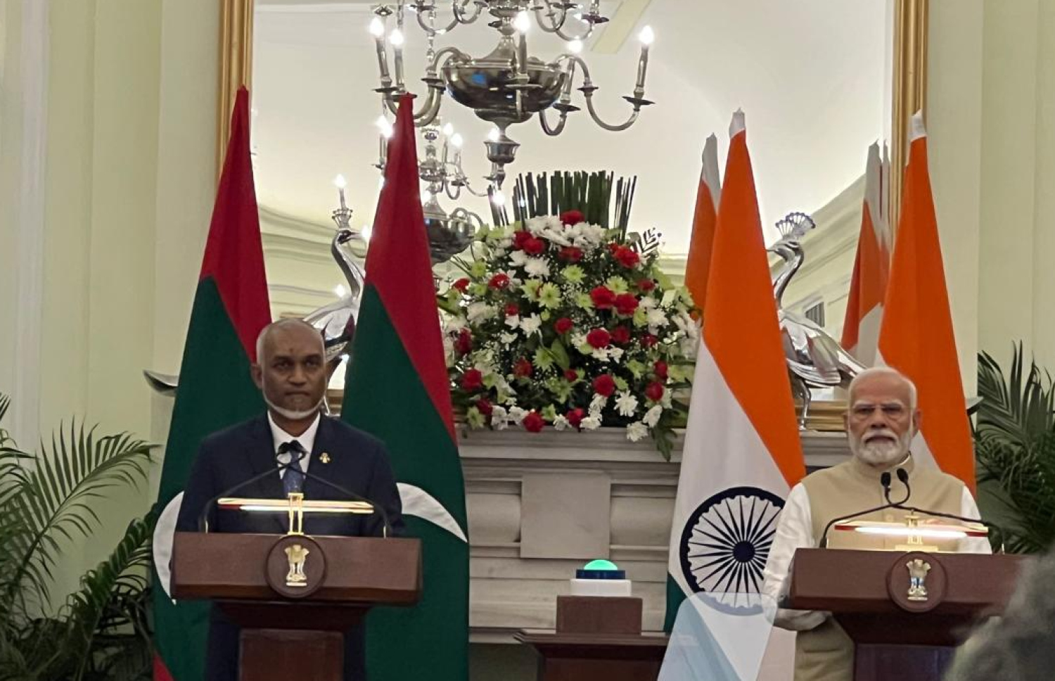 ރައީސް ޑރ. މުއިއްޒާއި އިންޑިއާގެ ބޮޑުވަޒީރު ނަރެންދުރަ މޯދީގެ ބައްދަލުވުމާ ގުޅޭ ގޮތުން ސްޓޭޓްމަންޓެއް ދެއްވަނީ. -- ފޮޓޯ | ރައީސް އޮފީސް