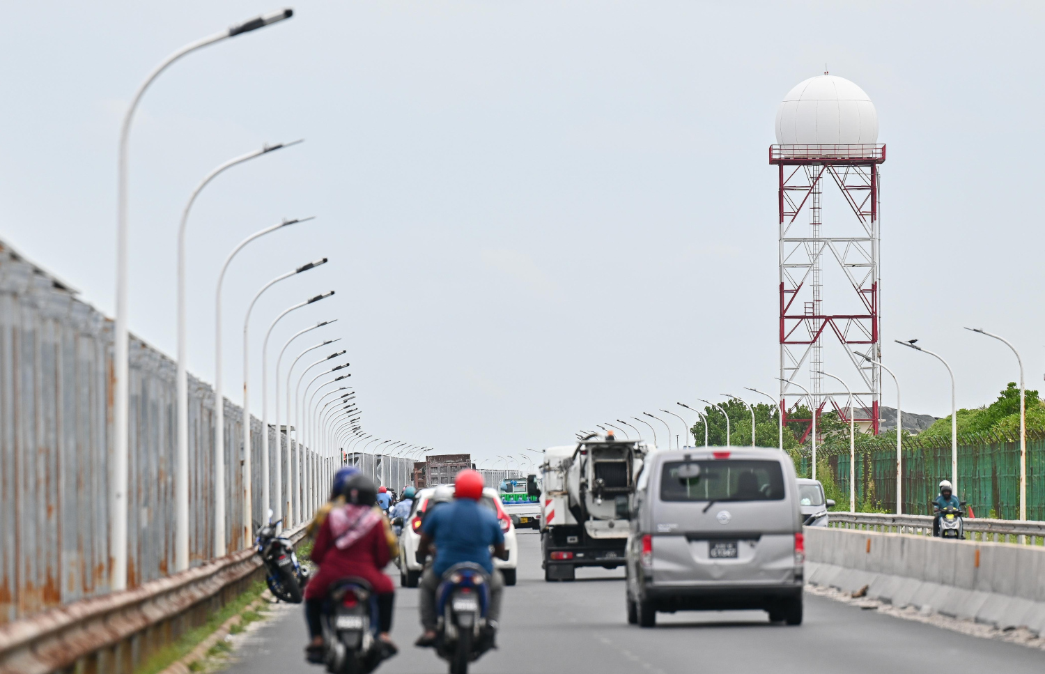 ހުޅުލޭގައި ހުންނަ މެޓްގެ ޑޮޕްލާ ވެދާ ރާޑަރު: މި ރާޑަރު އަލުން ބޭނުންކުރަން ވަނީ ފަށާފައި.-- ފޮޓޯ: ފަޔާޒް މޫސާ | މިހާރު