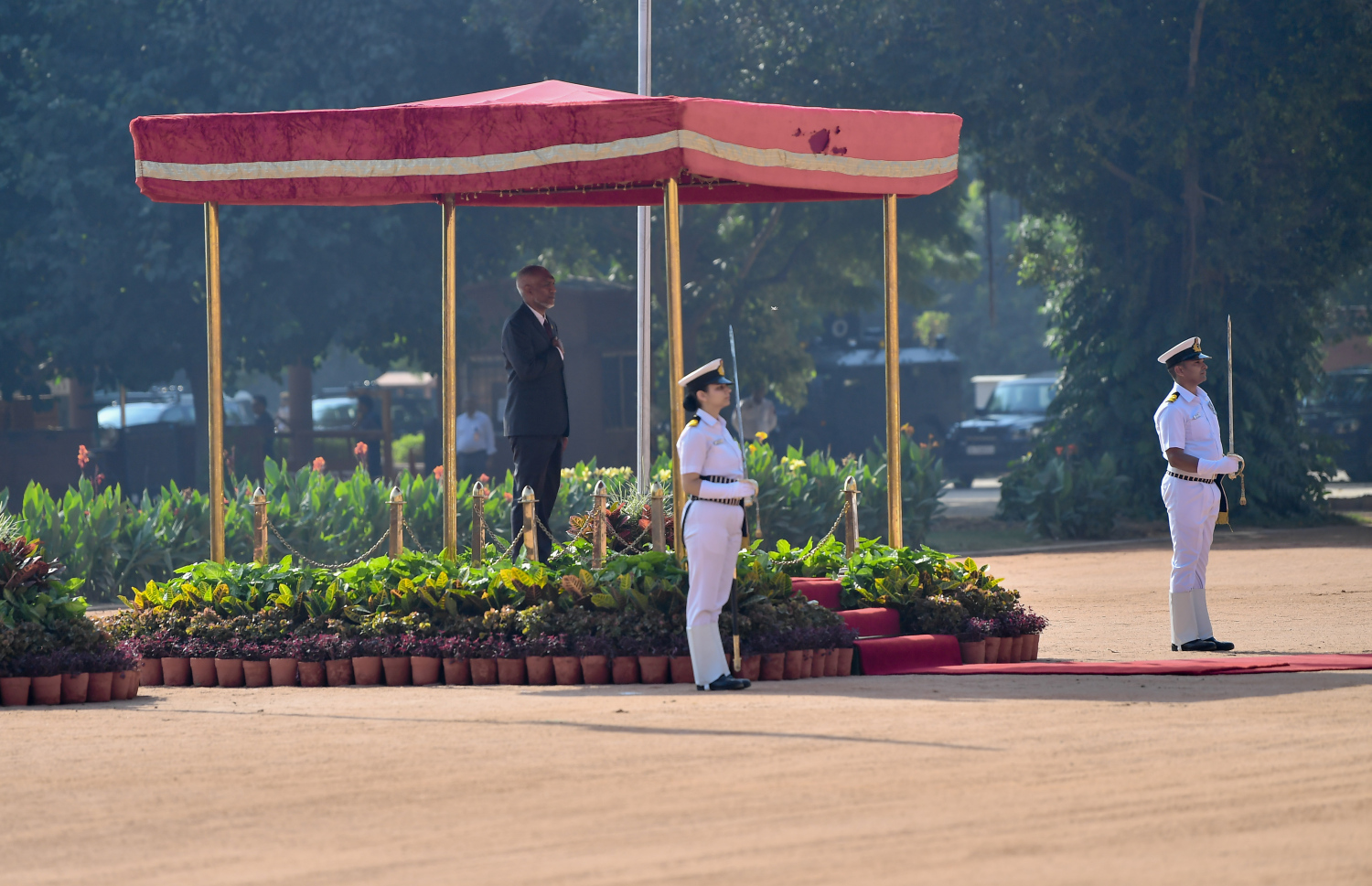 ރައީސް ޑރ. މުހައްމަދު މުއިއްޒަށް ރަސްމީކޮށް މަރުހަބާ ދެންނެވުމަށް ބޭއްވި ރަސްމިއްޔާތު ކުރިއަށް ދަނީ --- ފޮޓޯ/ރައީސް އޮފީސް