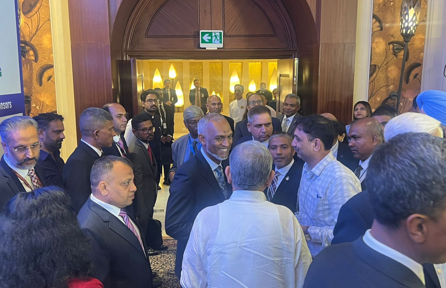 ރައީސް މުއިއްޒު އިންޑިއާގެ ބައެއް ވިޔަފާރިވެރިންނާ ދިއްލީގައި ބައްދަލުކުރައްވަނީ.